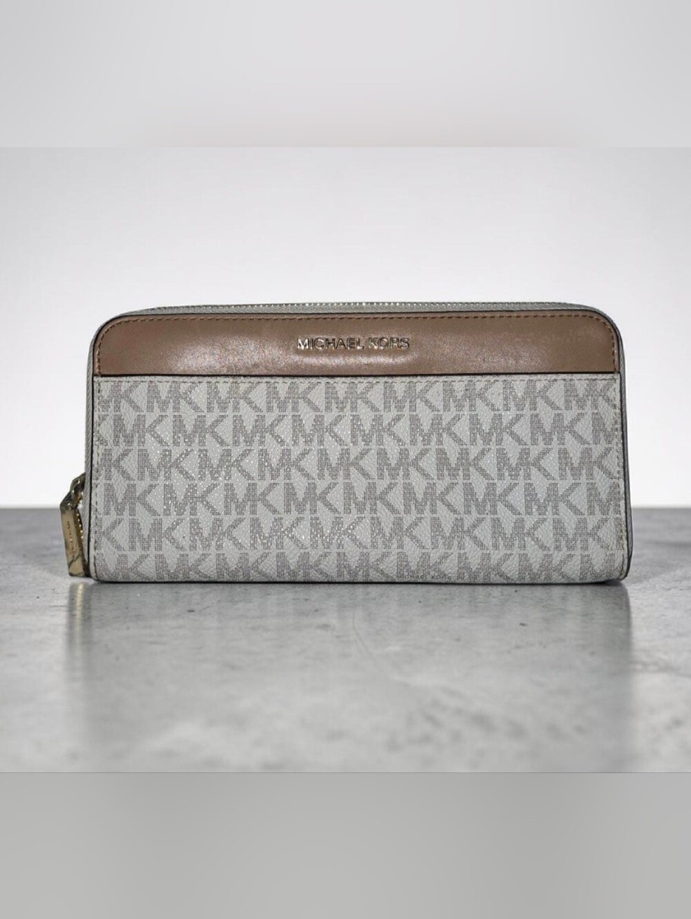 Preloved michael kors zippered long wallet